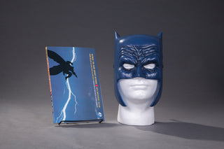 Batman the Dark Knight Returns: Book & Mask Set